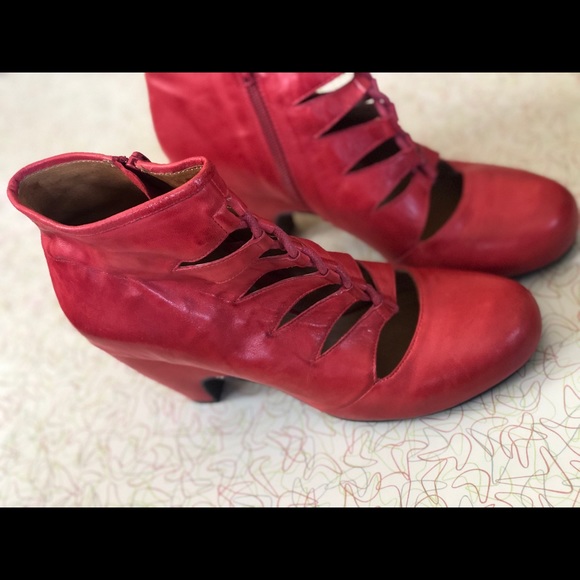 where are miz mooz shoes made